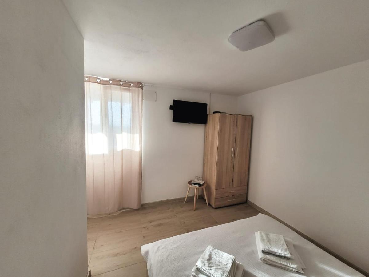 Varad Coronini Lodge