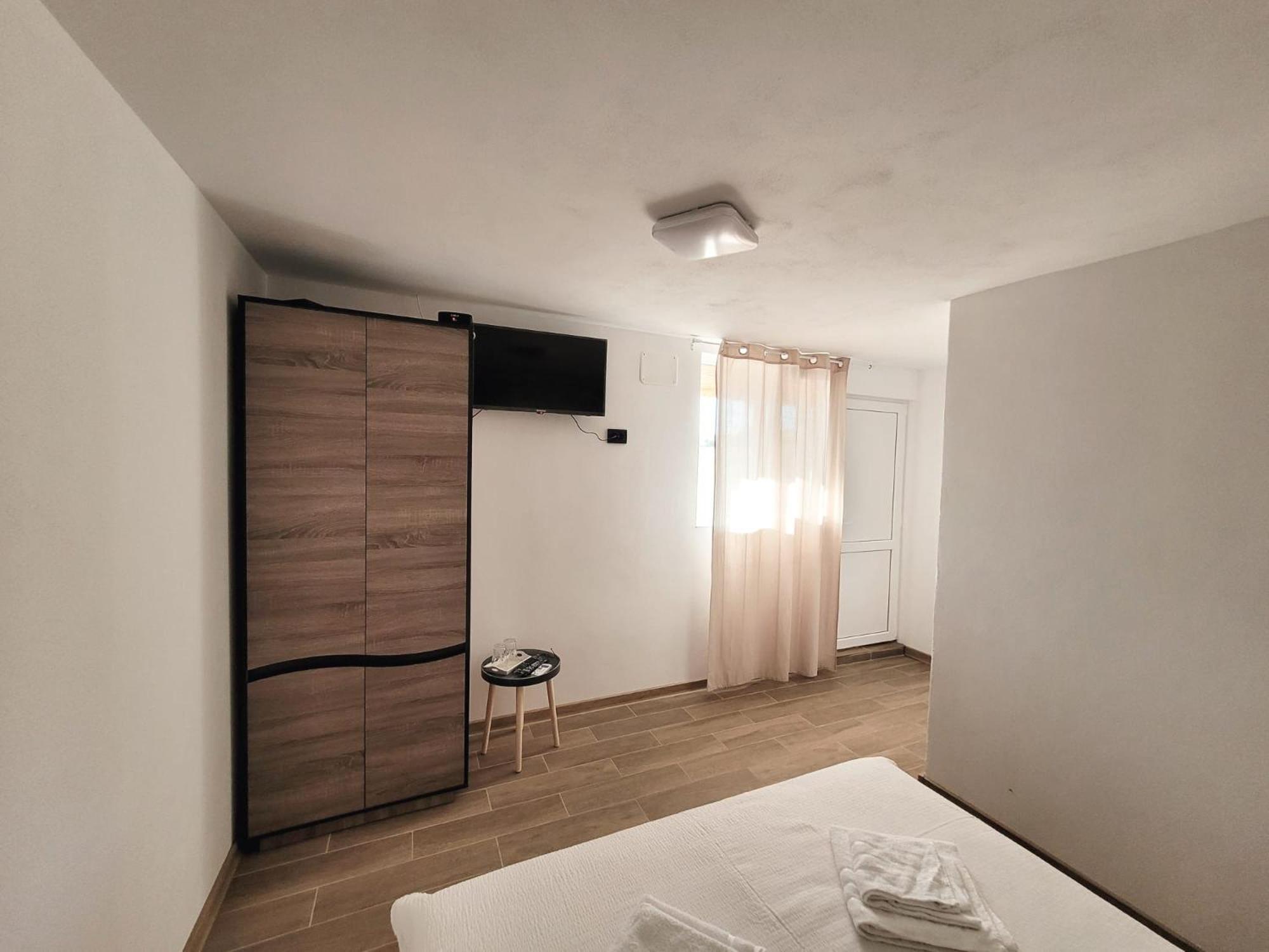 Varad Coronini Lodge